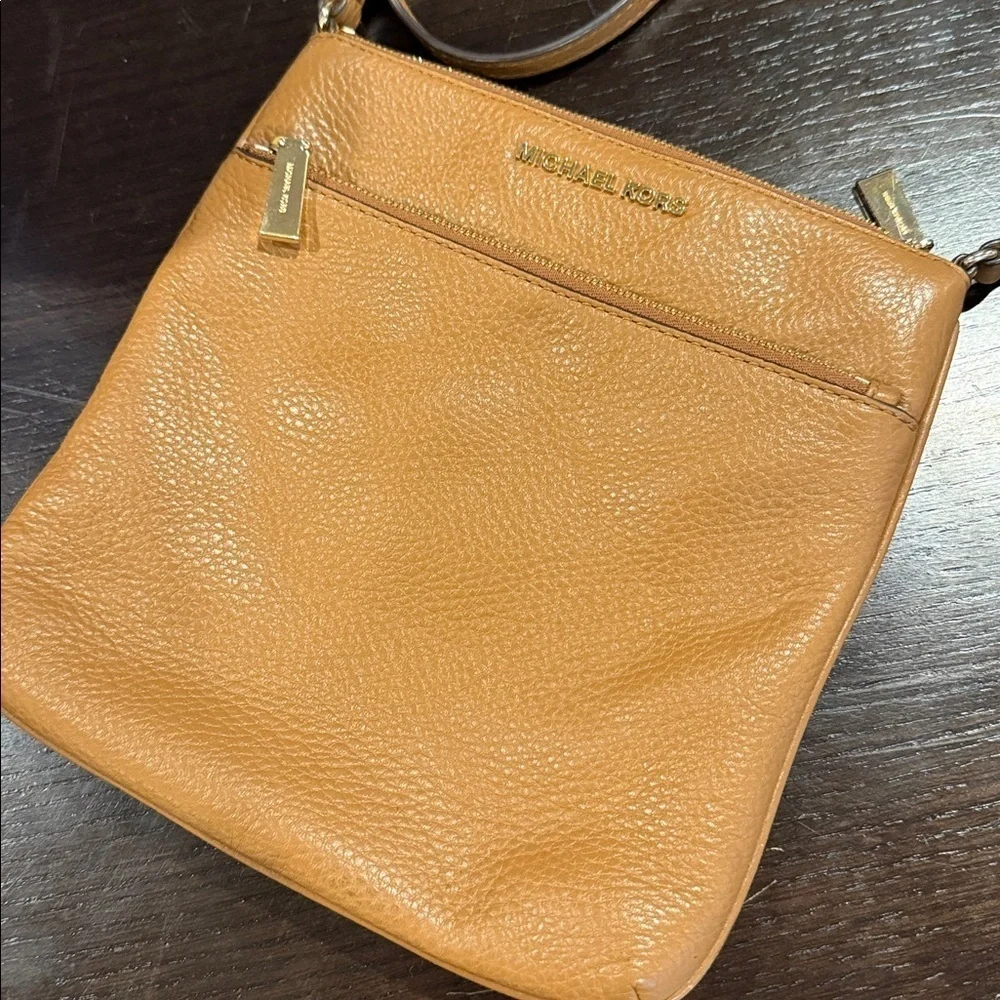 Michael Kors Tan Leather Messenger Bag MK caramel crossbody purse gold designer